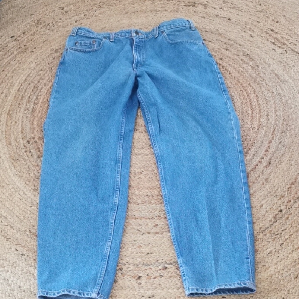 Vintage Levis medium wash 90s mens jeans. Size 38/32. Unisex